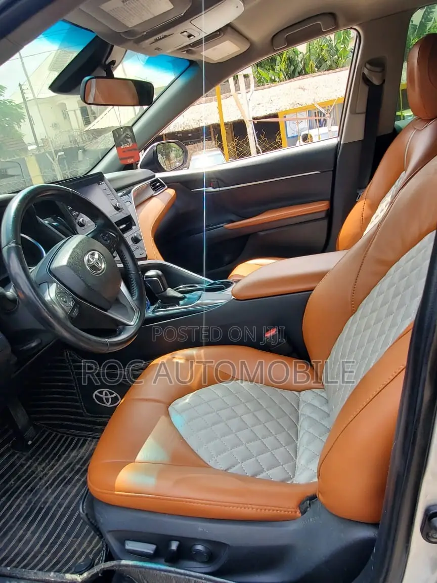 Toyota Camry 2018 Silver
