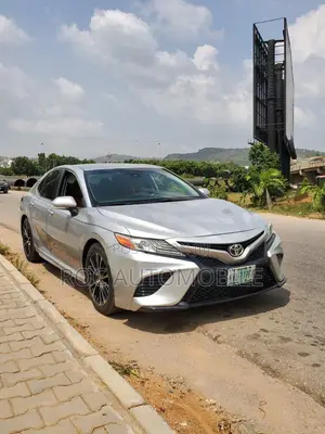 Toyota Camry 2018 Silver