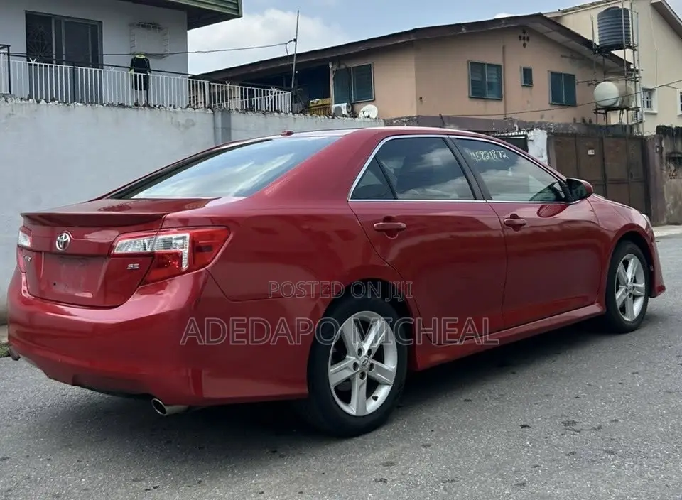Toyota Camry SE 4dr Sedan (2.5L 4cyl 6A) 2013 Red