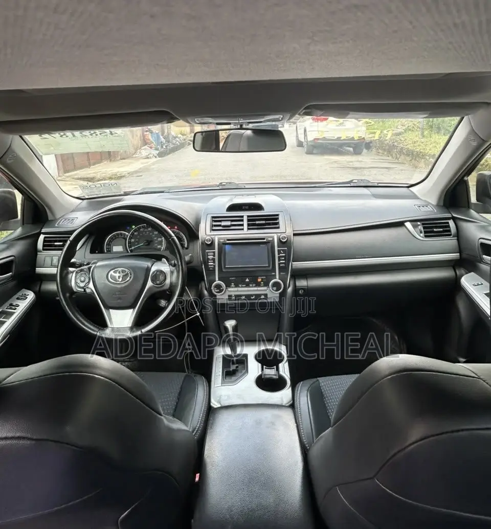 Toyota Camry SE 4dr Sedan (2.5L 4cyl 6A) 2013 Red