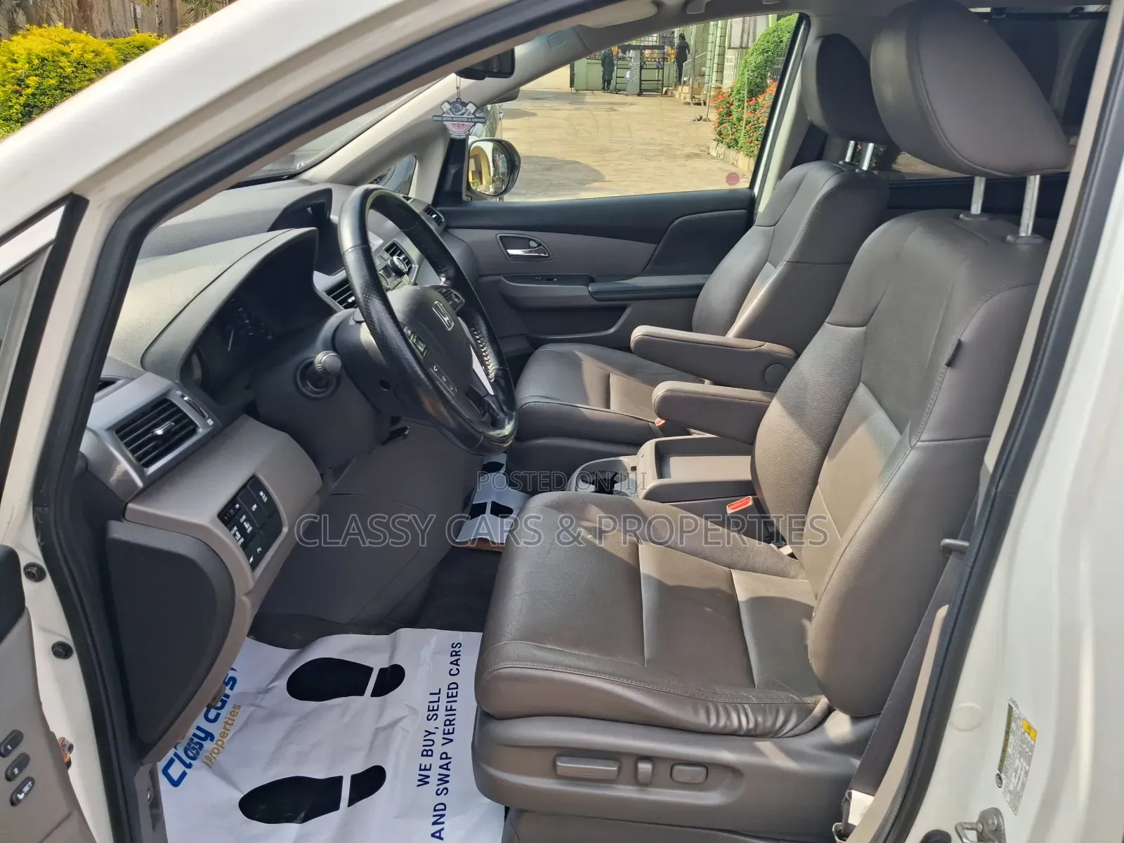 Honda Odyssey Touring Elite 4dr Minivan (3.5L 6cyl 6A) 2014 White