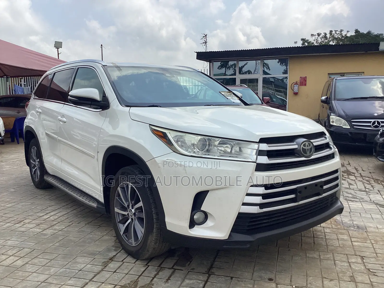 Toyota Highlander XLE 4x2 V6 (3.5L 6cyl 8A) 2017 White
