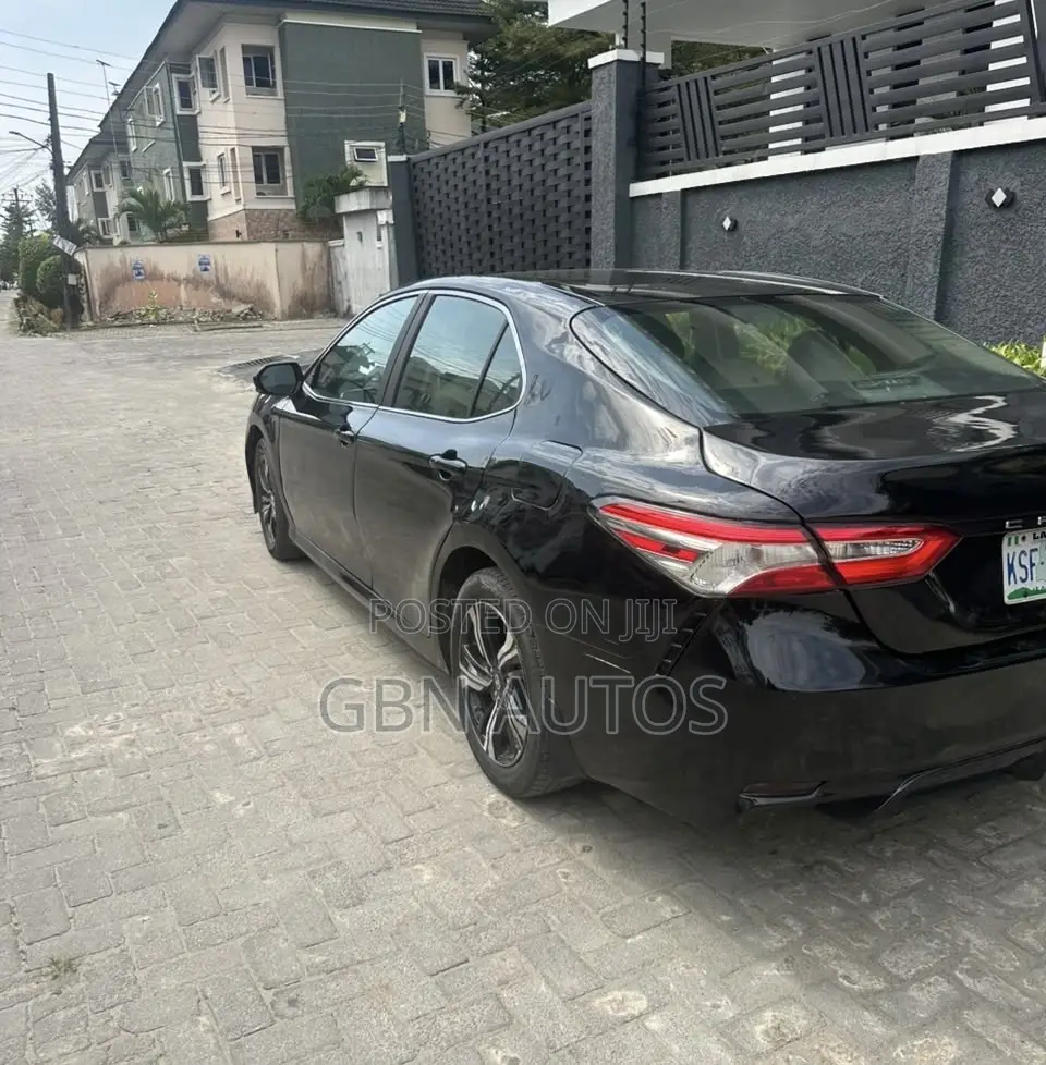 Toyota Camry SE FWD (2.5L 4cyl 8AM) 2018 Black