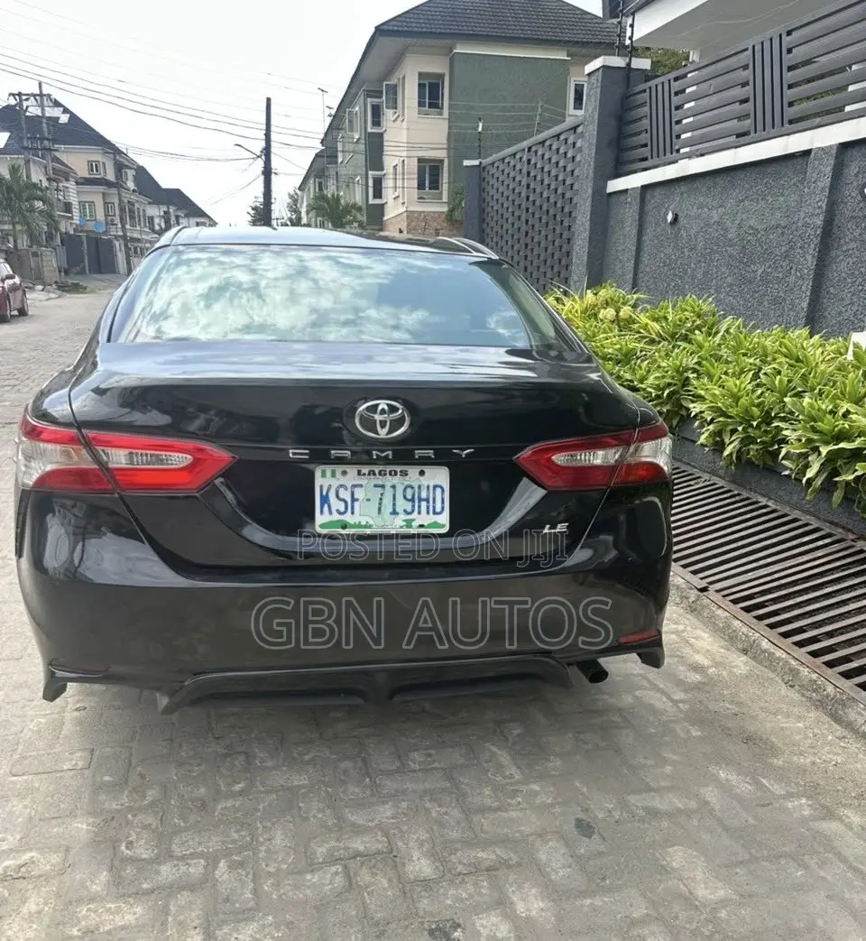 Toyota Camry SE FWD (2.5L 4cyl 8AM) 2018 Black