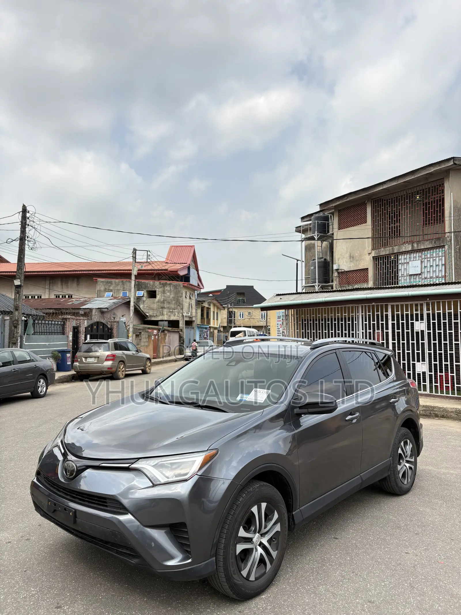 Toyota RAV4 LE AWD (2.5L 4cyl 6A) 2017 Gray