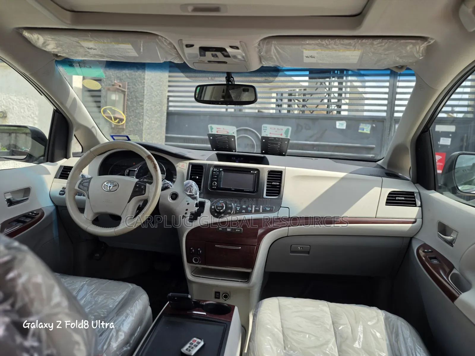 Toyota Sienna XLE 7-Passenger 4dr Minivan AWD (3.5L 6cyl 6A) 2014 White