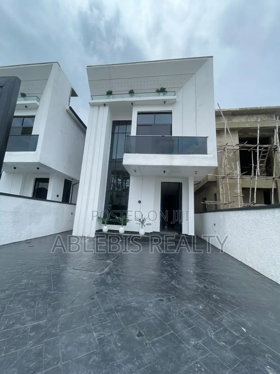 5bdrm Duplex in Ikota for sale