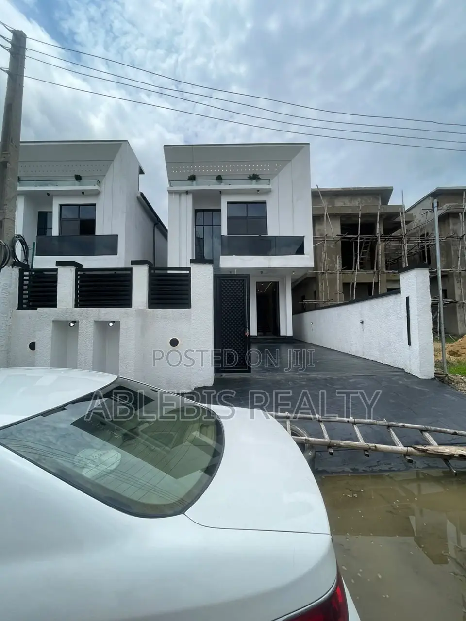 5bdrm Duplex in Ikota for sale