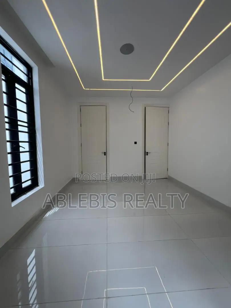 5bdrm Duplex in Lekki for sale