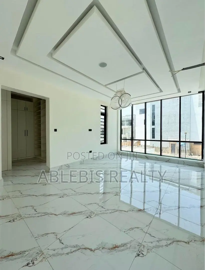 5bdrm Duplex in Lekki for sale