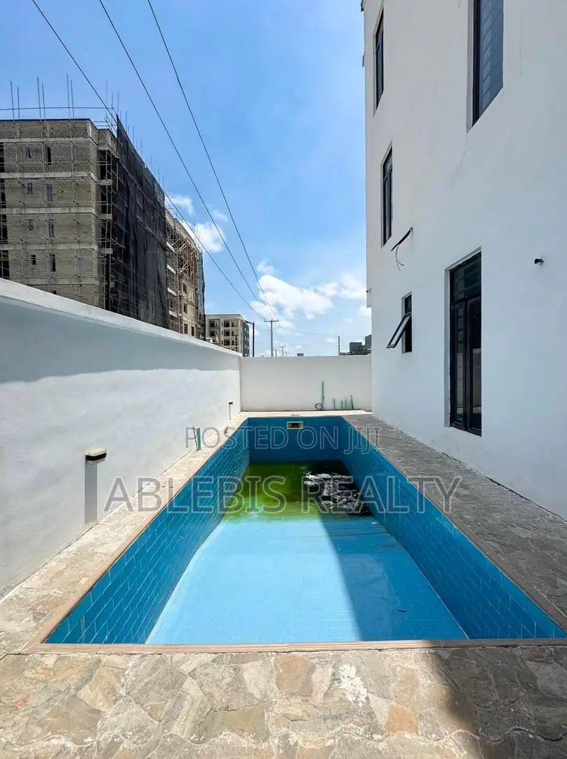 5bdrm Duplex in Lekki for sale