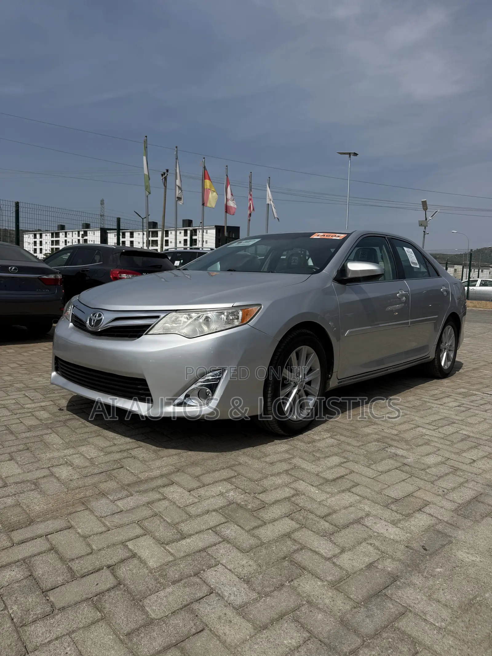 Toyota Camry XLE 4dr Sedan (2.5L 4cyl 6A) 2013 Silver
