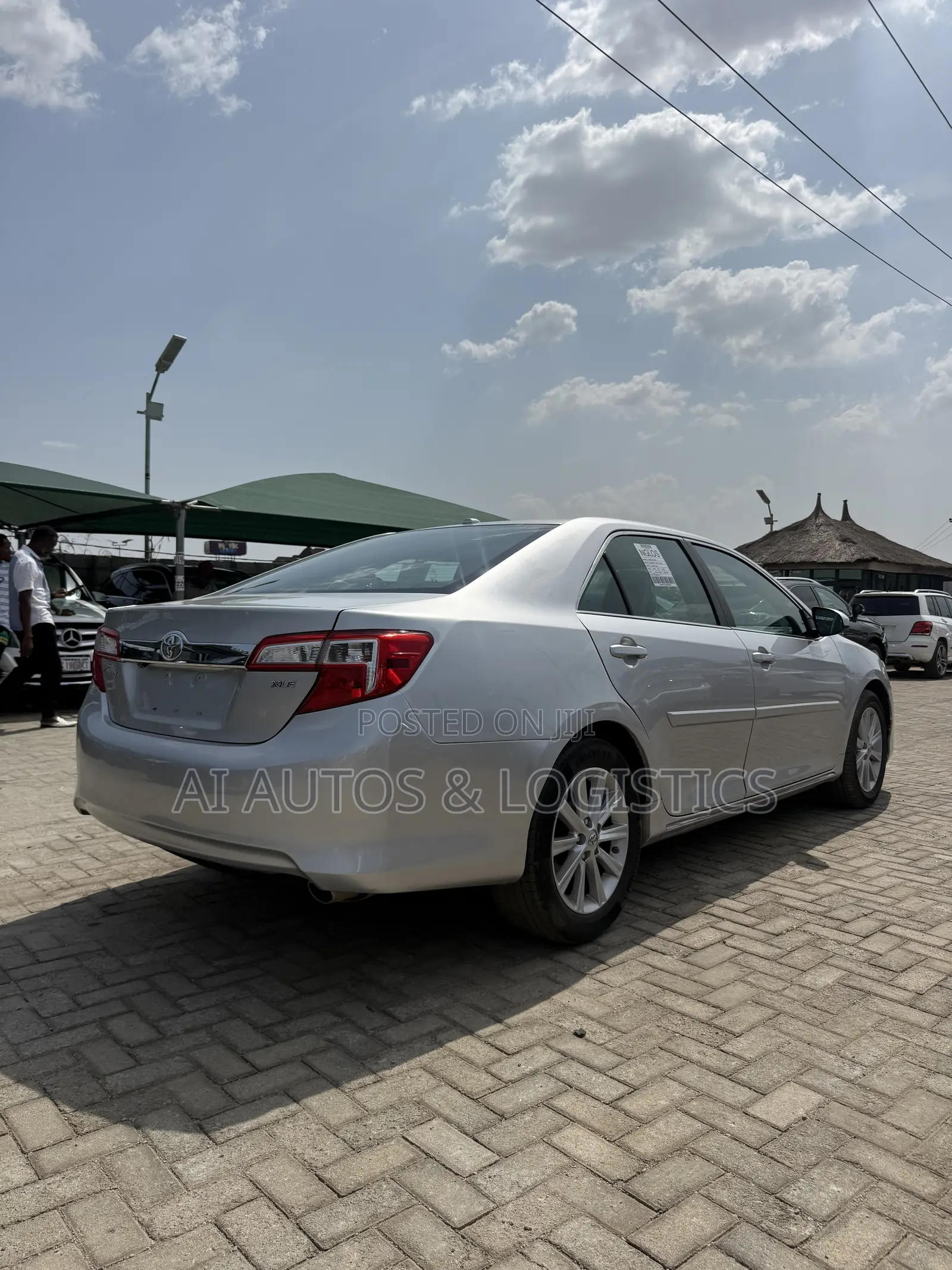 Toyota Camry XLE 4dr Sedan (2.5L 4cyl 6A) 2013 Silver