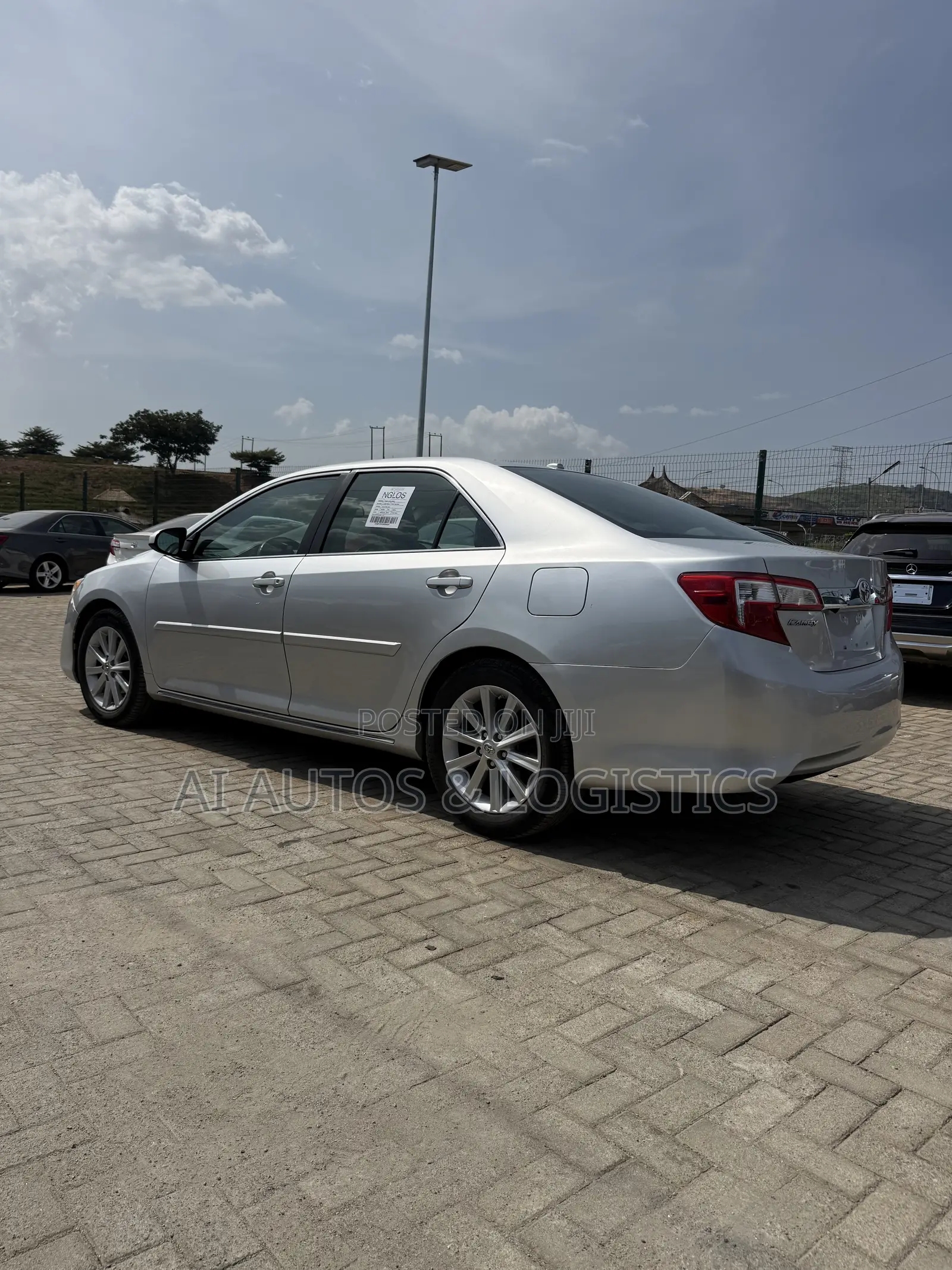 Toyota Camry XLE 4dr Sedan (2.5L 4cyl 6A) 2013 Silver