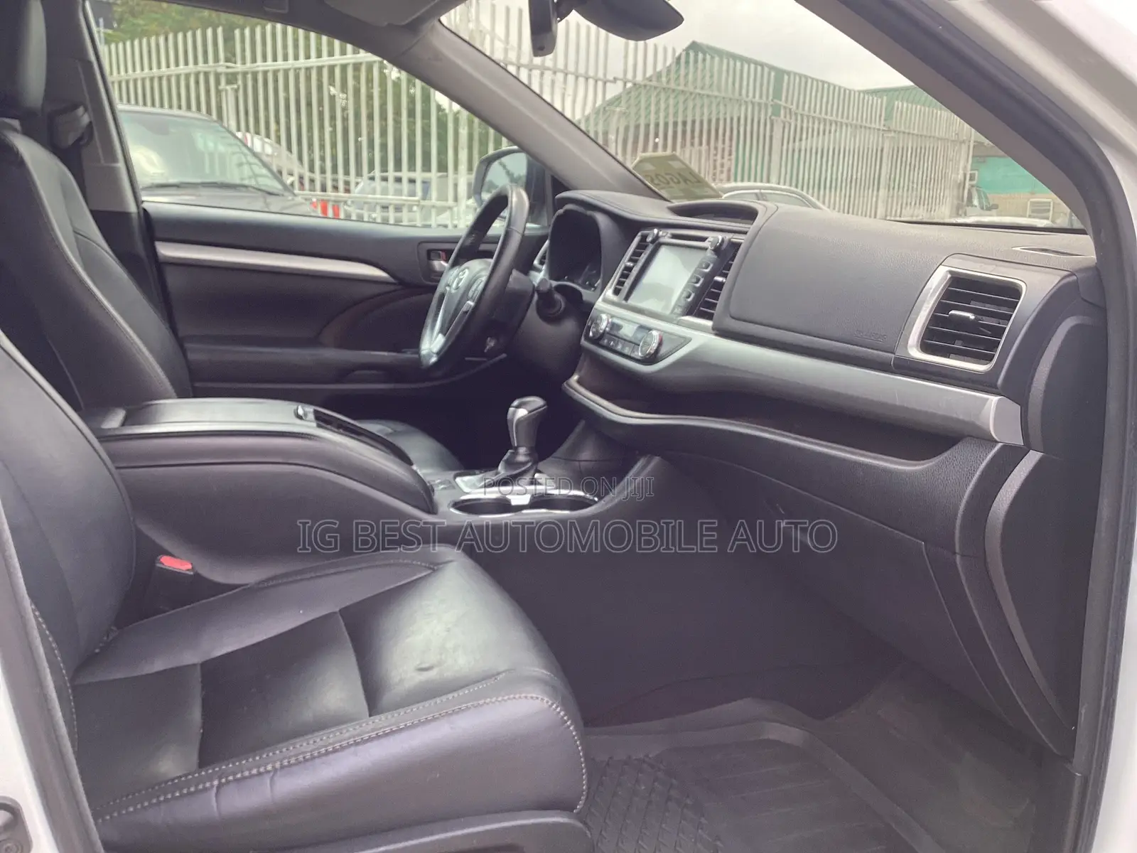 Toyota Highlander XLE 4x2 V6 (3.5L 6cyl 8A) 2017 White