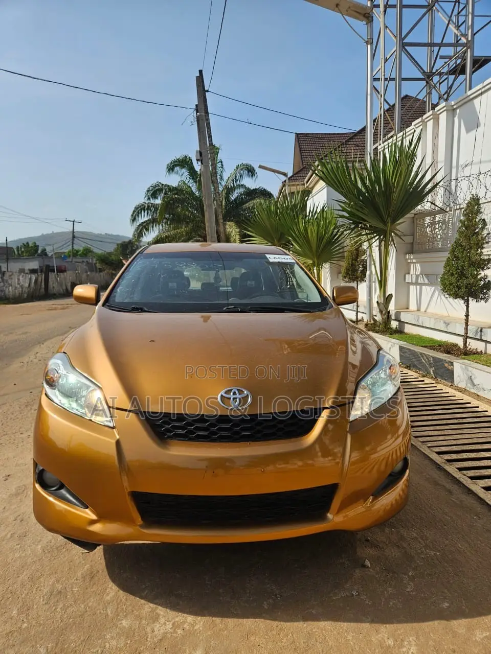 Toyota Matrix S Hatchback AWD (2.4L 4cyl 4A) 2011 Gold