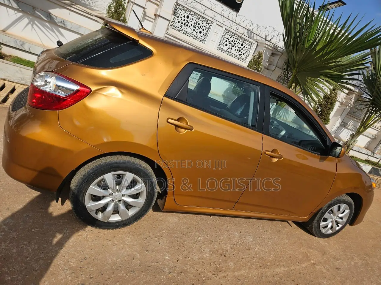Toyota Matrix S Hatchback AWD (2.4L 4cyl 4A) 2011 Gold