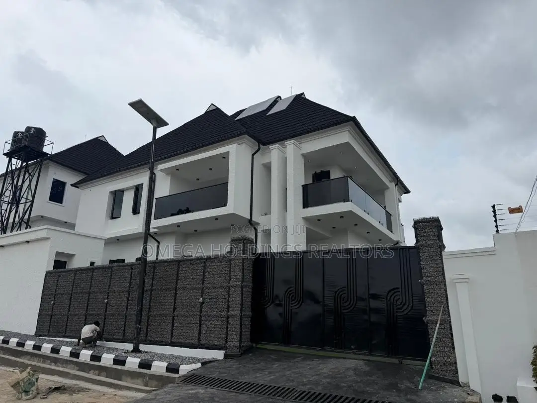 5bdrm Duplex in Alalubosa for sale