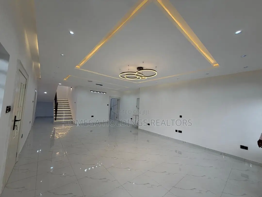 5bdrm Duplex in Alalubosa for sale