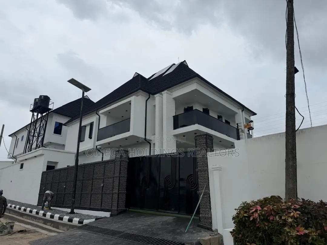 5bdrm Duplex in Alalubosa for sale