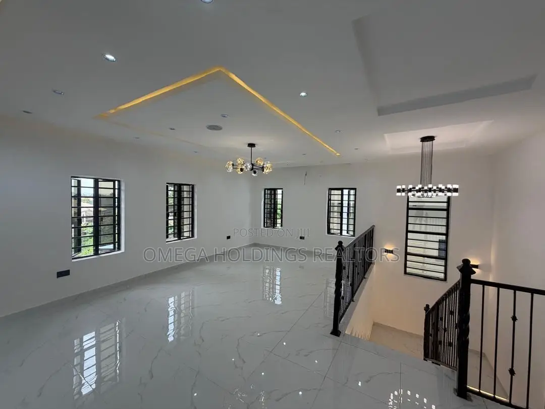 5bdrm Duplex in Alalubosa for sale