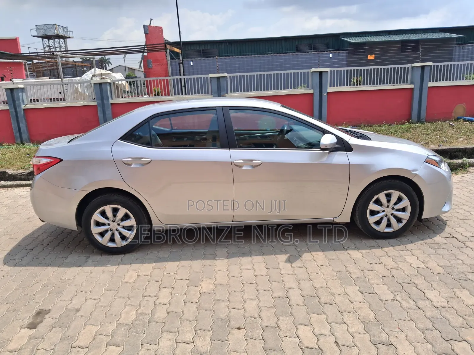 Toyota Corolla LE 4dr Sedan (1.8L 4cyl CVT) 2016 Silver