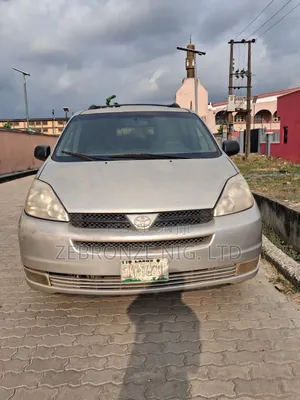 Toyota Sienna LE FWD (3.3L V6 5A) 2004 Gold