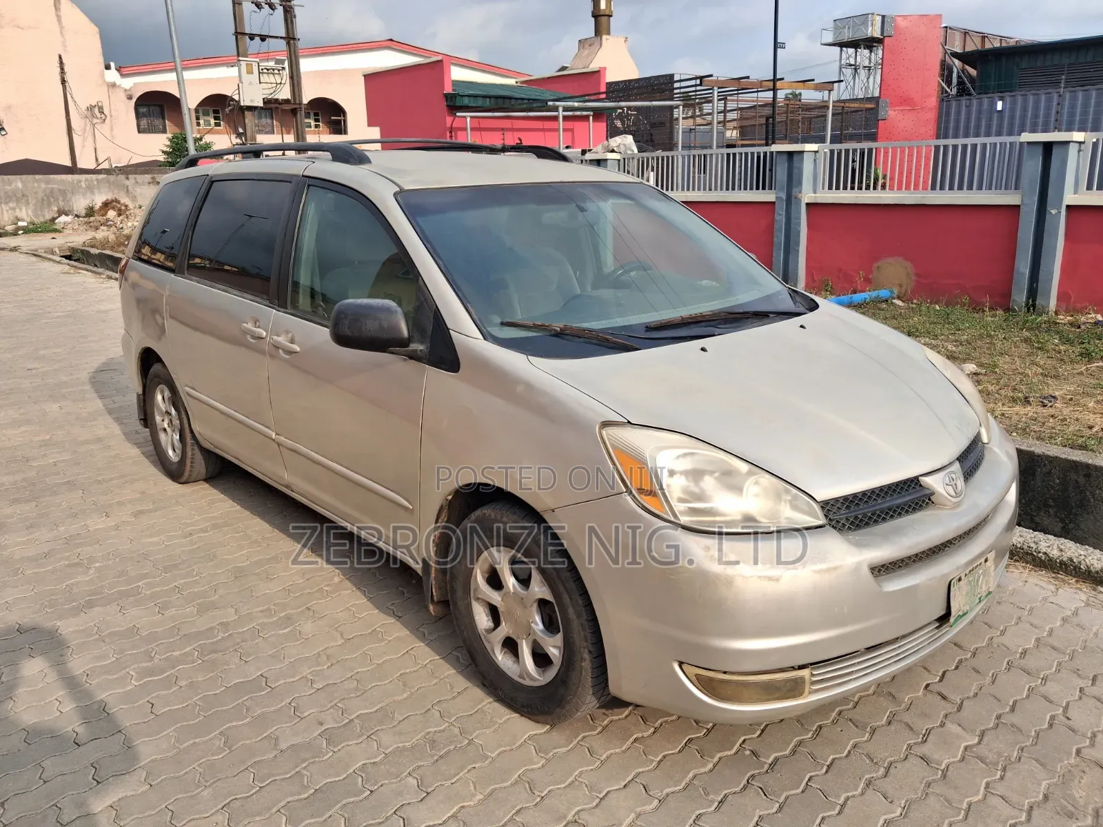 Toyota Sienna LE FWD (3.3L V6 5A) 2004 Gold