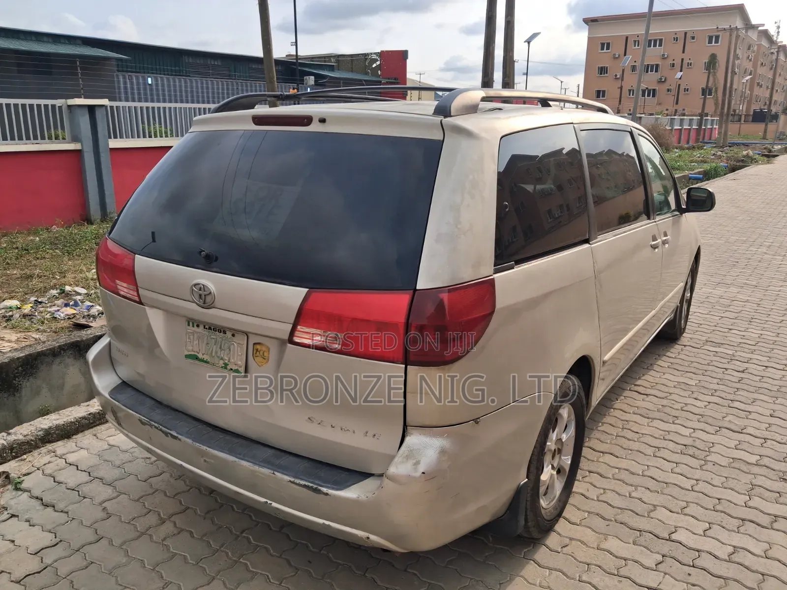 Toyota Sienna LE FWD (3.3L V6 5A) 2004 Gold