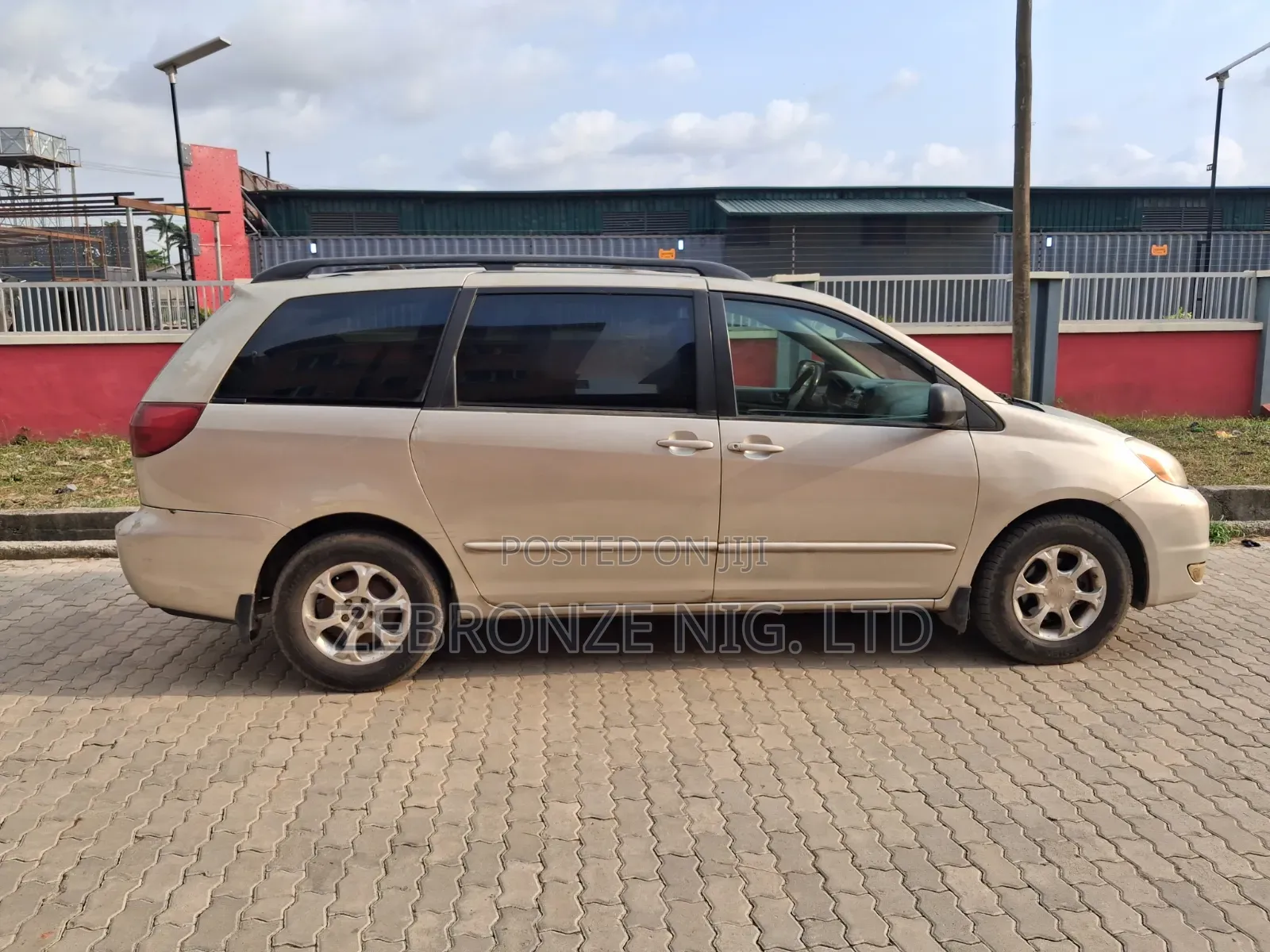 Toyota Sienna LE FWD (3.3L V6 5A) 2004 Gold
