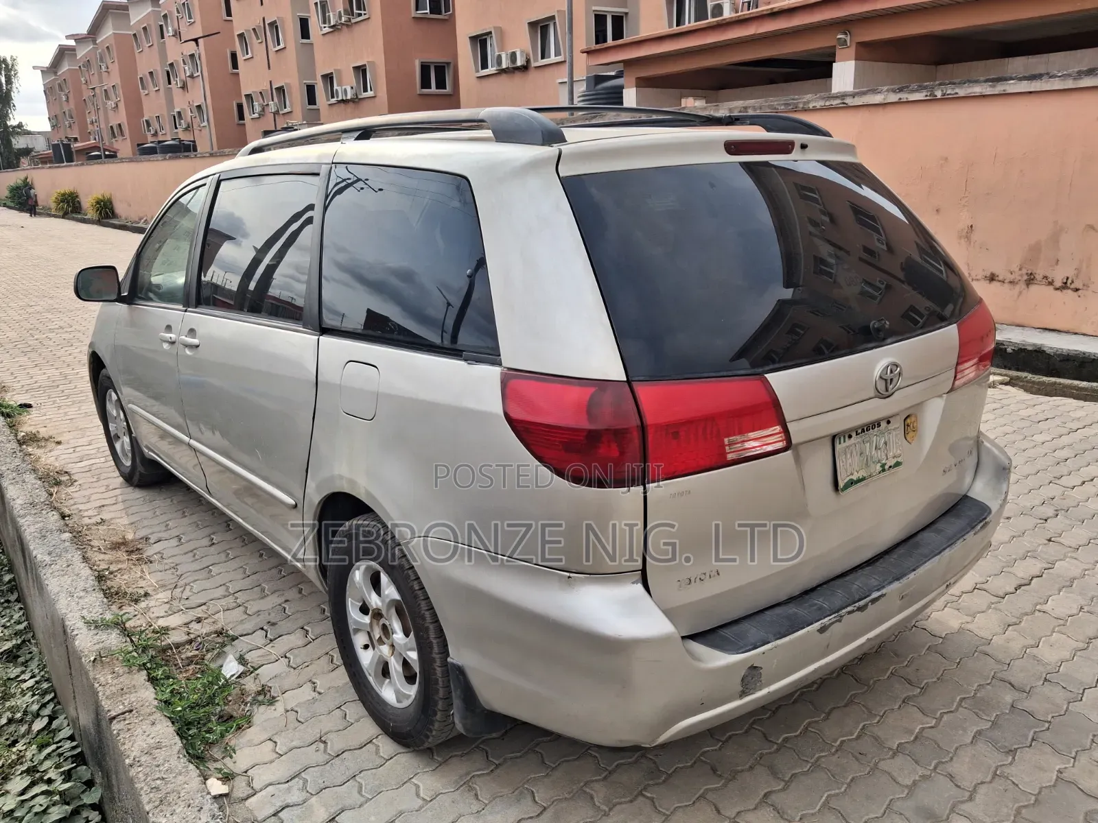 Toyota Sienna LE FWD (3.3L V6 5A) 2004 Gold