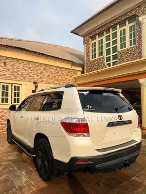 Toyota Highlander Limited 2011 White