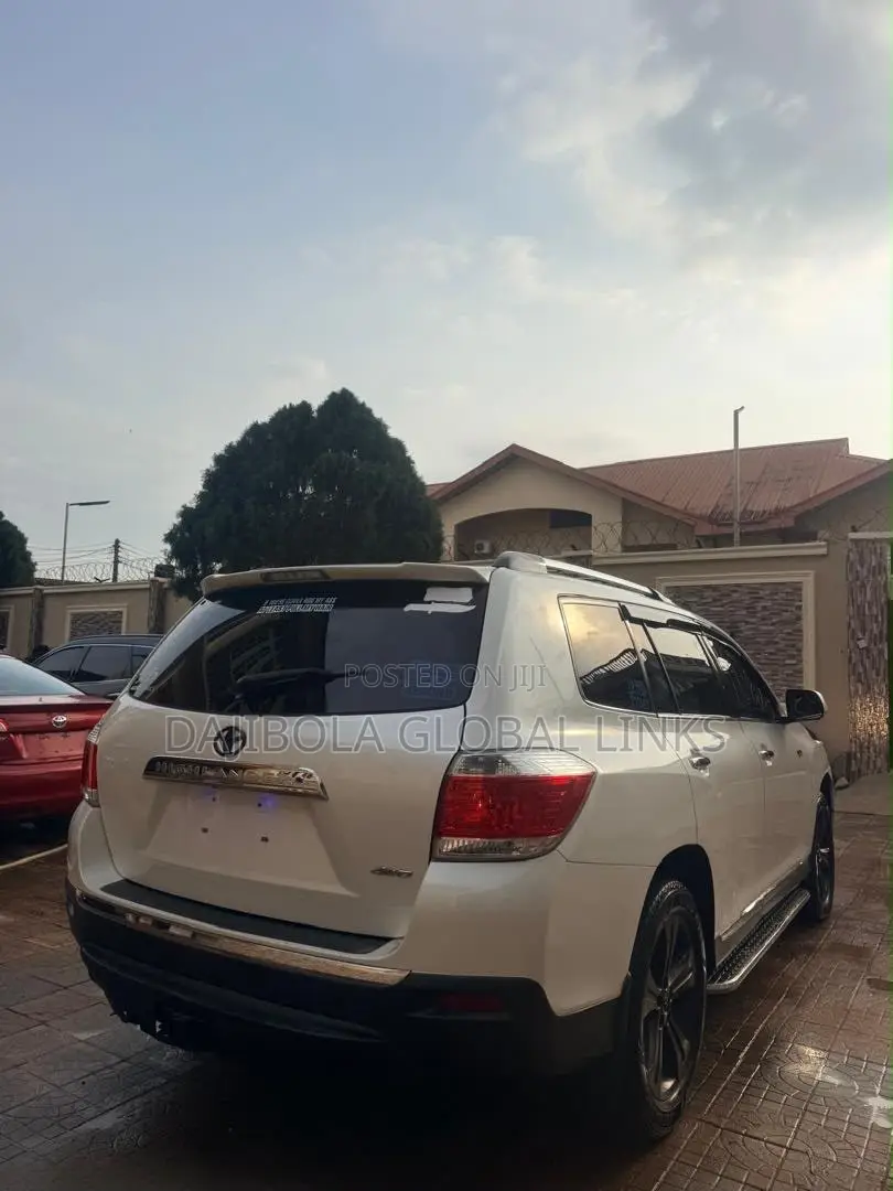 Toyota Highlander Limited 2011 White
