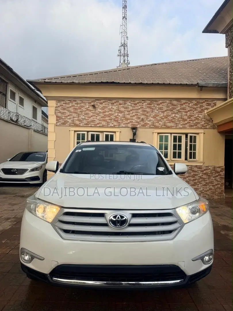 Toyota Highlander Limited 2011 White
