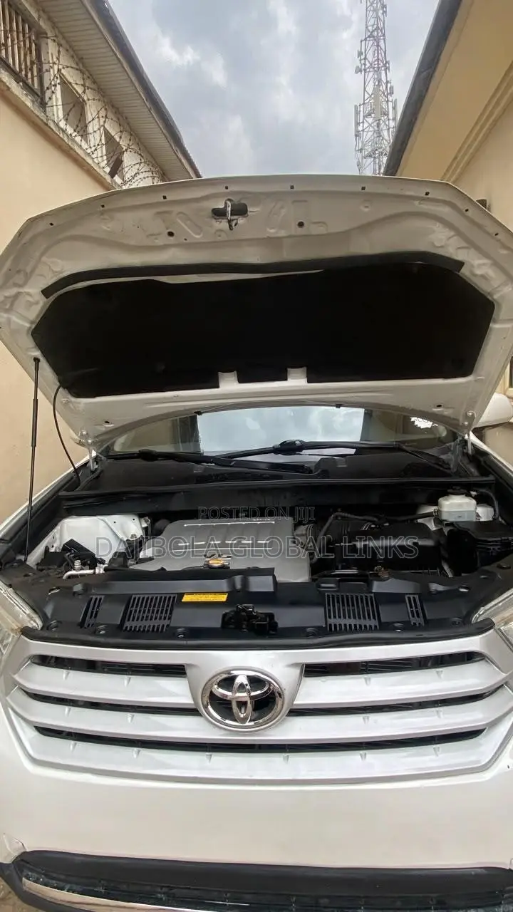 Toyota Highlander Limited 2011 White