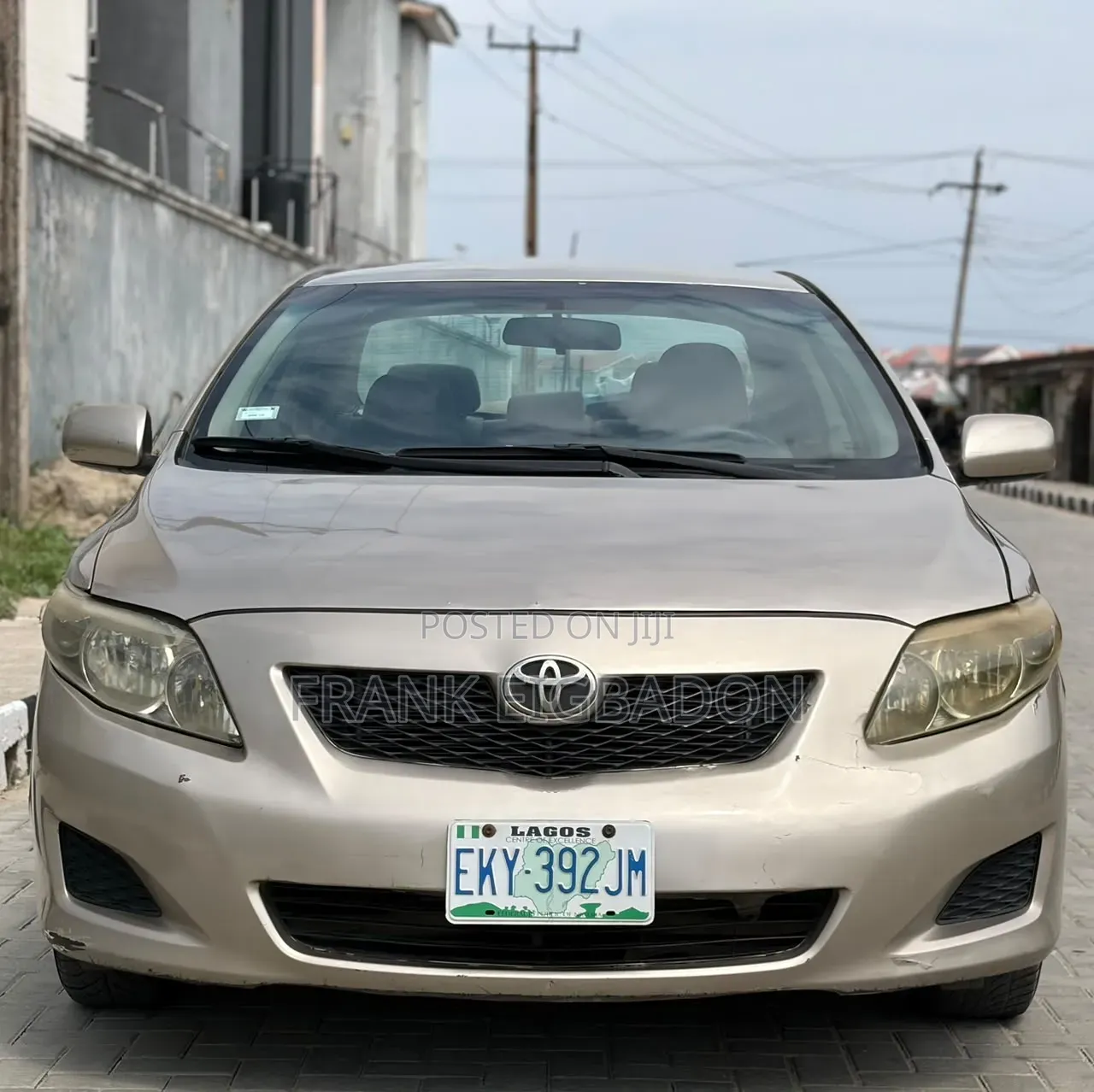 Toyota Corolla LE 4dr Sedan (1.8L 4cyl 4A) 2010 Gold