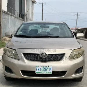Toyota Corolla LE 4dr Sedan (1.8L 4cyl 4A) 2010 Gold