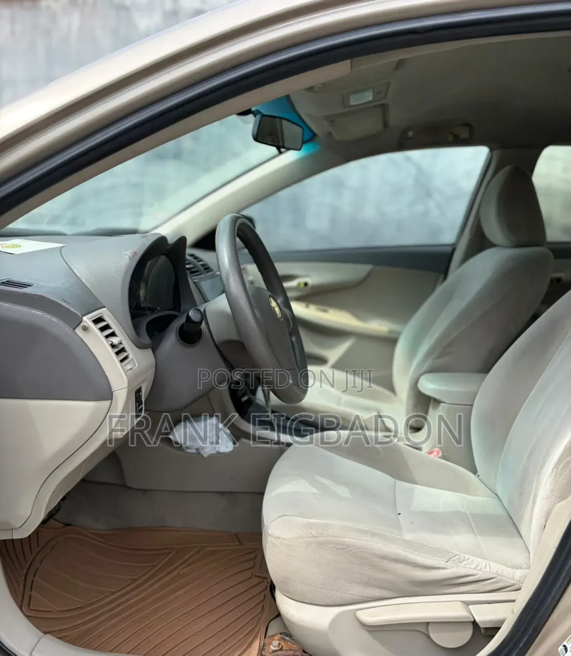 Toyota Corolla LE 4dr Sedan (1.8L 4cyl 4A) 2010 Gold