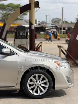 Toyota Camry 2014 Gold