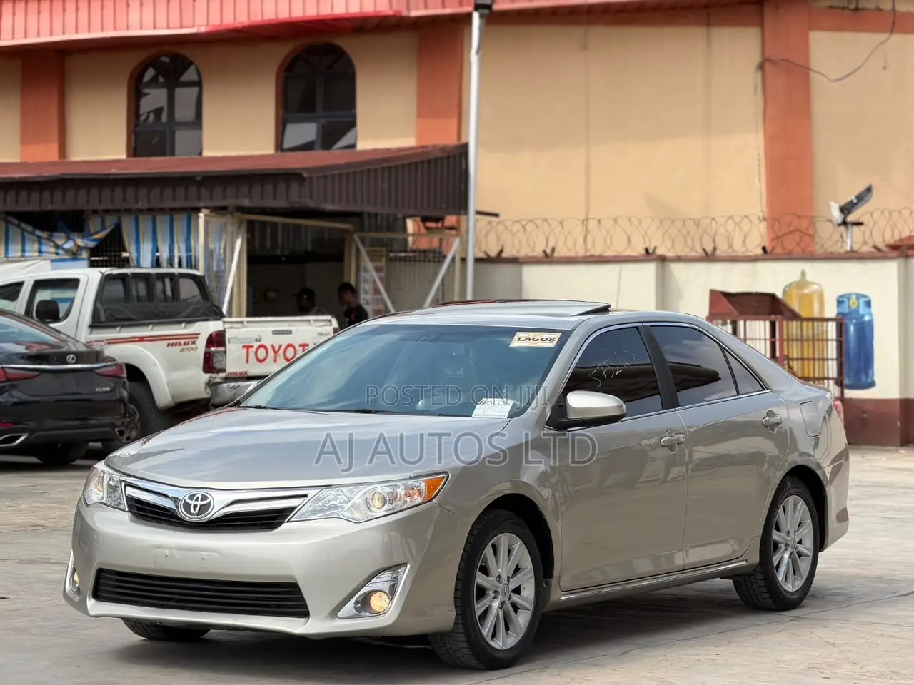 Toyota Camry 2014 Gold