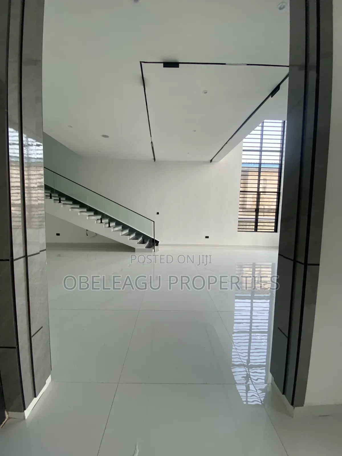 6bdrm Mansion in Prayer Estate, Apple Junction for sale