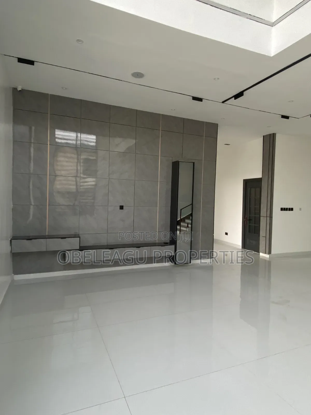 6bdrm Mansion in Prayer Estate, Apple Junction for sale
