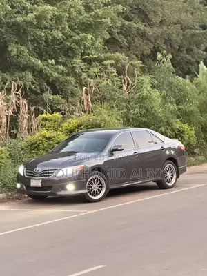 Toyota Camry SE V6 4dr Sedan (3.5L 6cyl 6AM) 2010 Gray