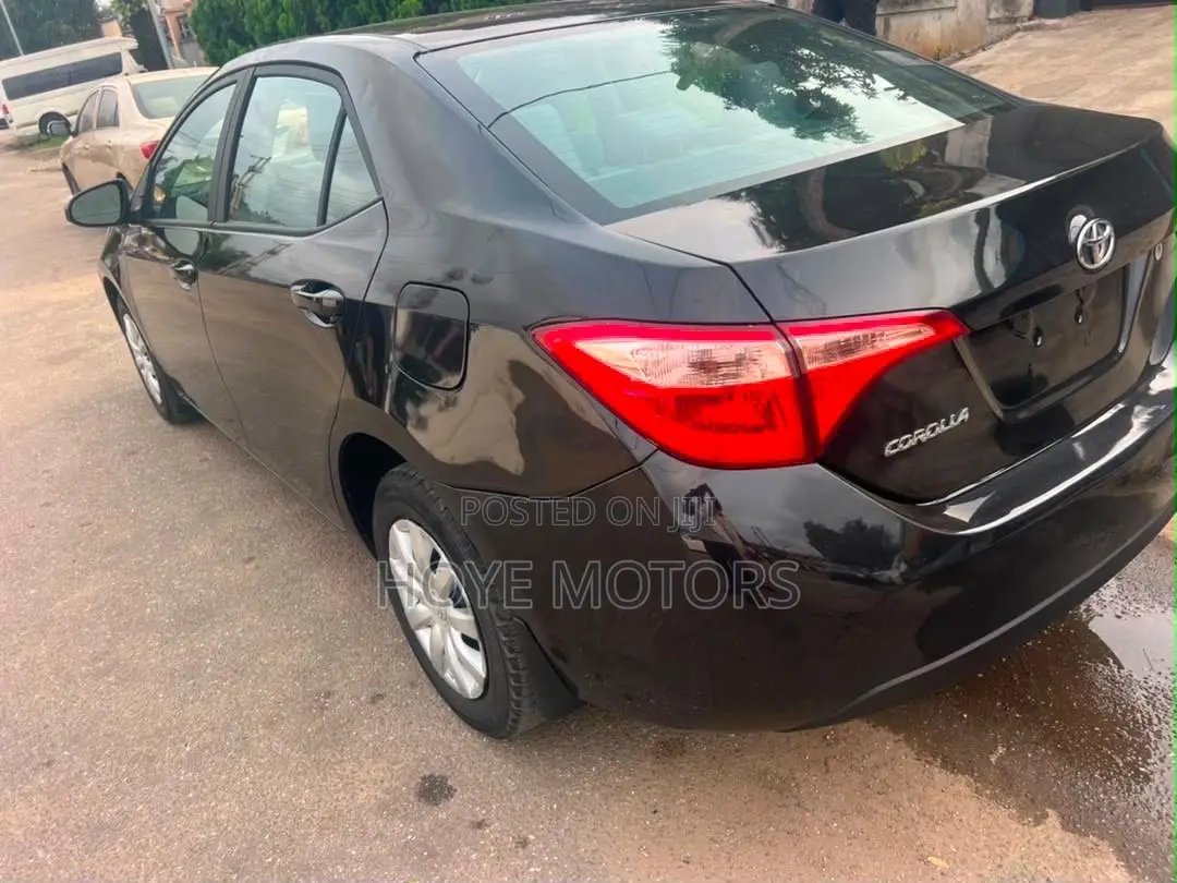 Toyota Corolla LE (1.8L 4cyl 2A) 2019 Black