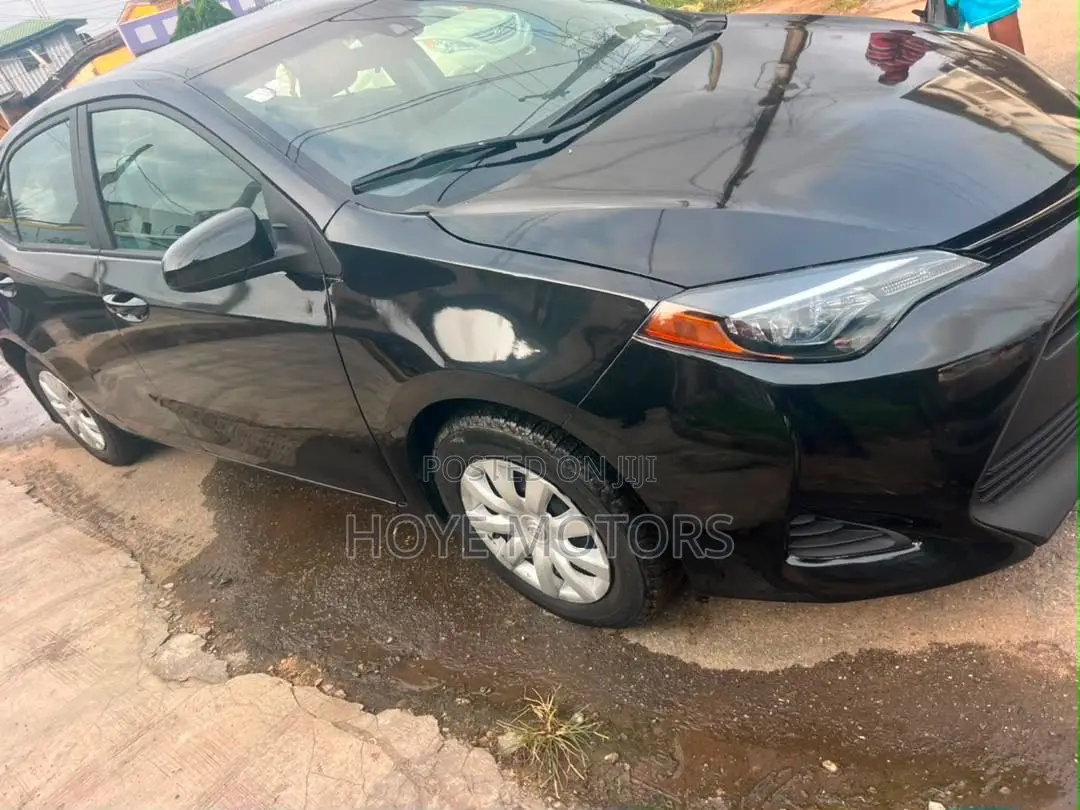 Toyota Corolla LE (1.8L 4cyl 2A) 2019 Black