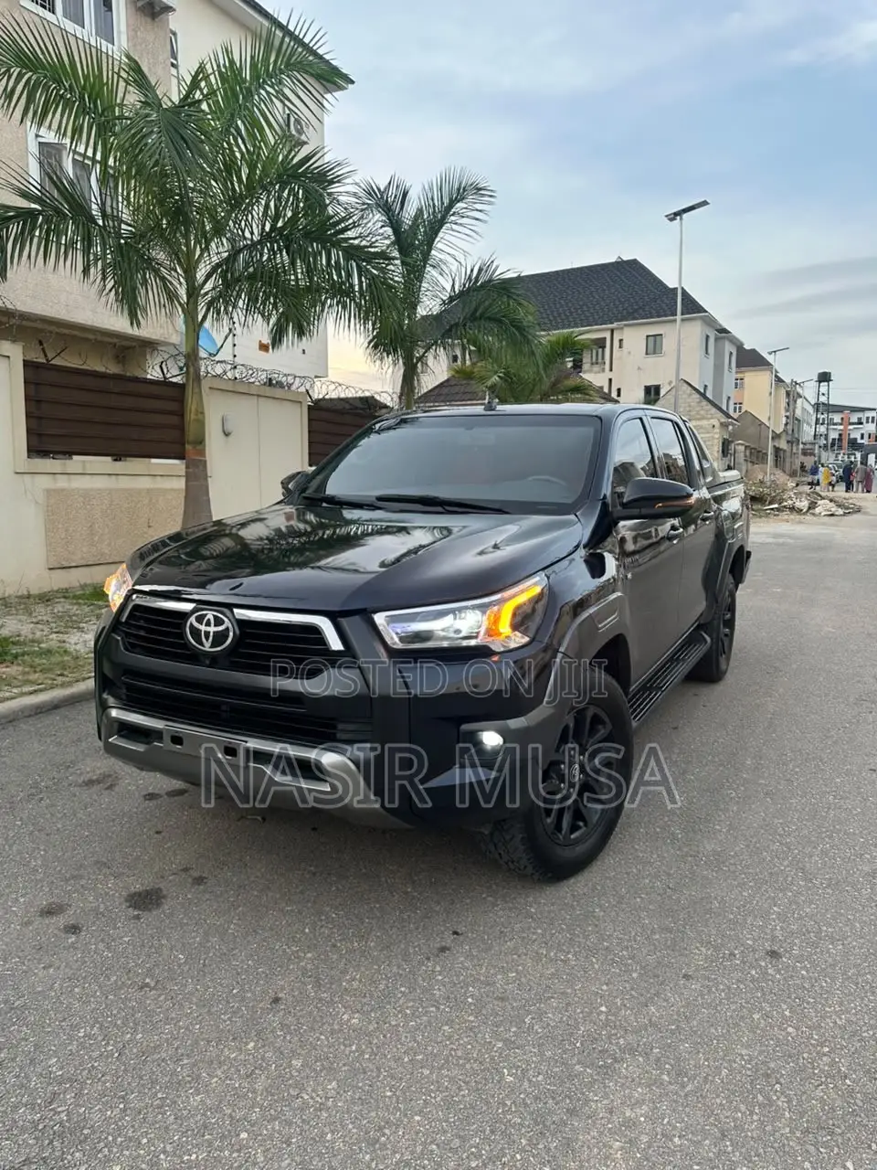 Toyota Hilux 2024 Black