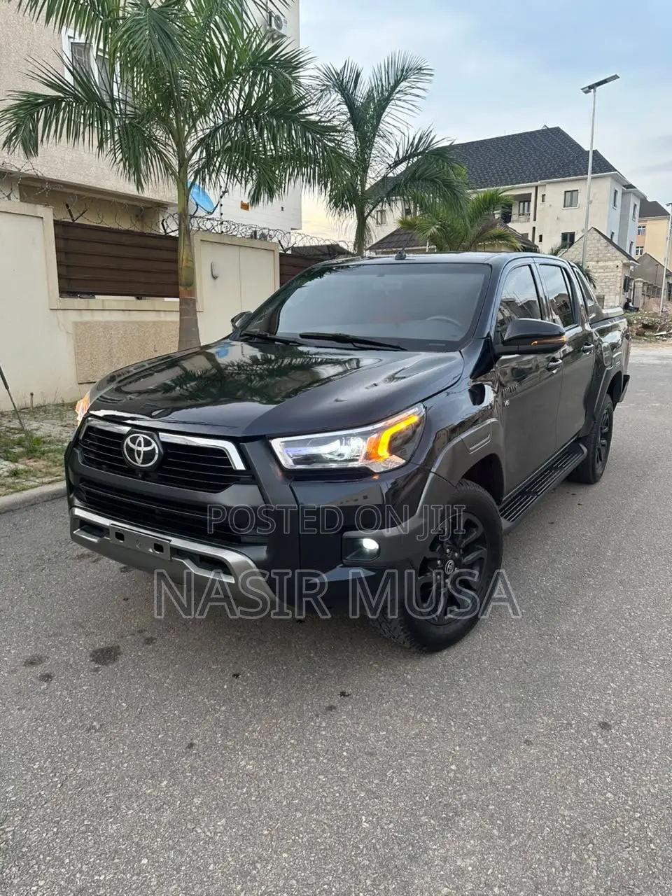Toyota Hilux 2024 Black