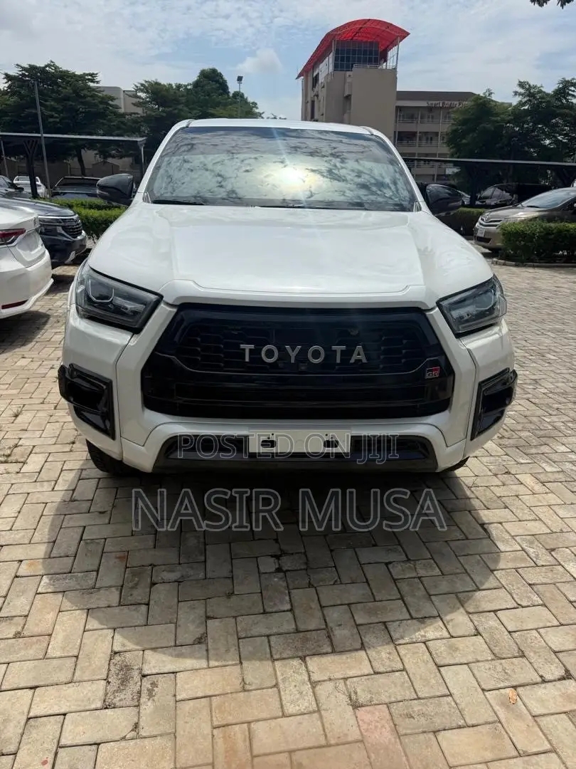 Toyota Hilux 2022 White