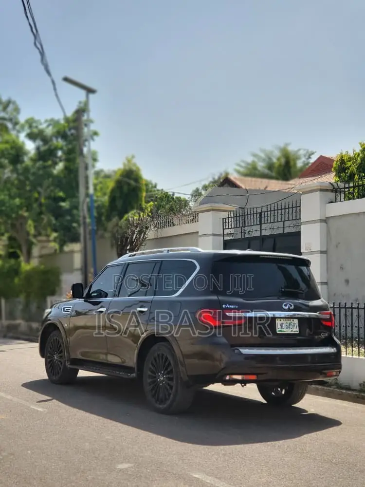 Infiniti QX80 2019 Brown