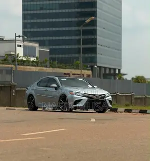 Toyota Camry XSE FWD (2.5L 4cyl 8AM) 2018 Silver